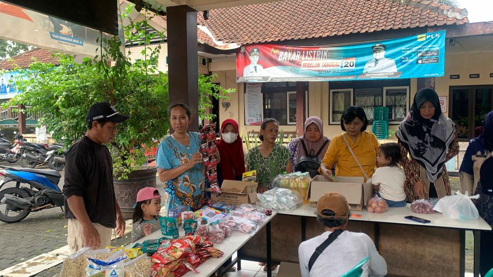 Minyak Goreng Diserbu Warga, GPM Kalimanah Disambut Antusias