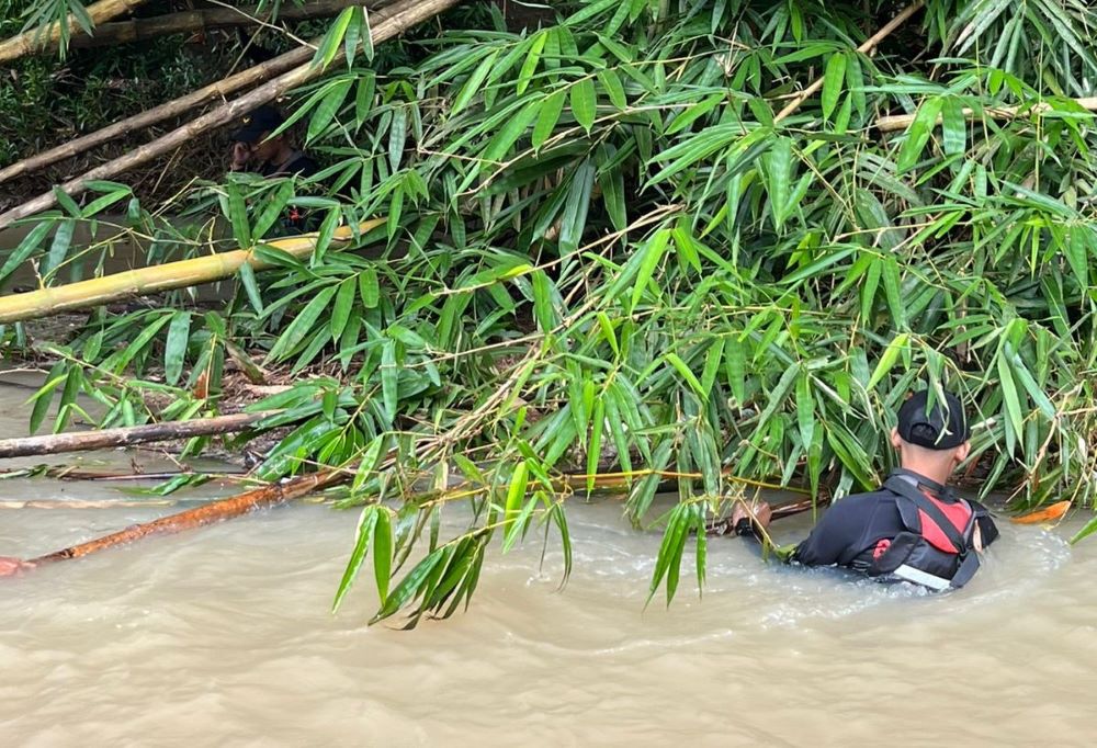 Tim SAR Lakukan Pencarian Lansia Diduga Tenggelam di Sungai Kalimeneng