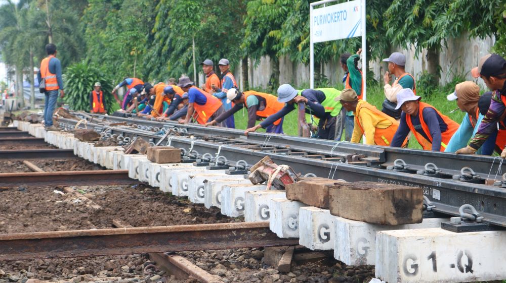 Jelang Angkutan Lebaran 2026, KAI Daop 5 Purwokerto Intensifkan Perawatan Jalur KA