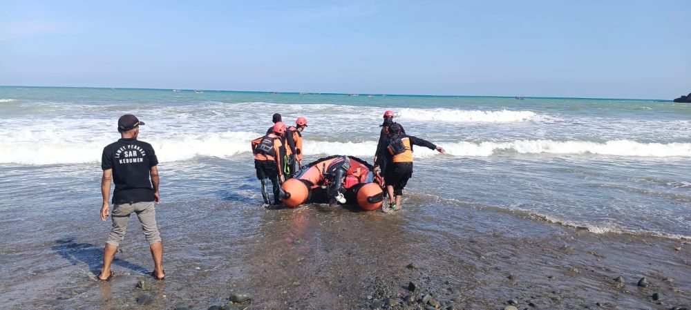Remaja Hilang Terseret Ombak di Pantai Watu Bale Kebumen
