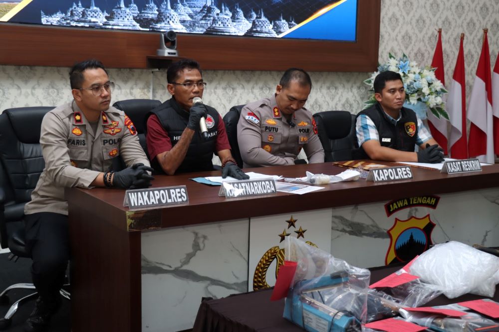 Pengungkapan Terbesar di Barlingmascakeb, Polres Kebumen Amankan 100 Gram Lebih Sabu dari Dua Warga Bonorowo