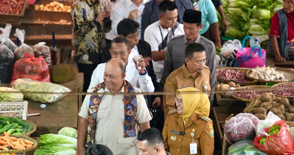 Kunjungi Kebumen, Kepala BGN Ramaikan Program MBG Nglarisi Pasar dan Petani