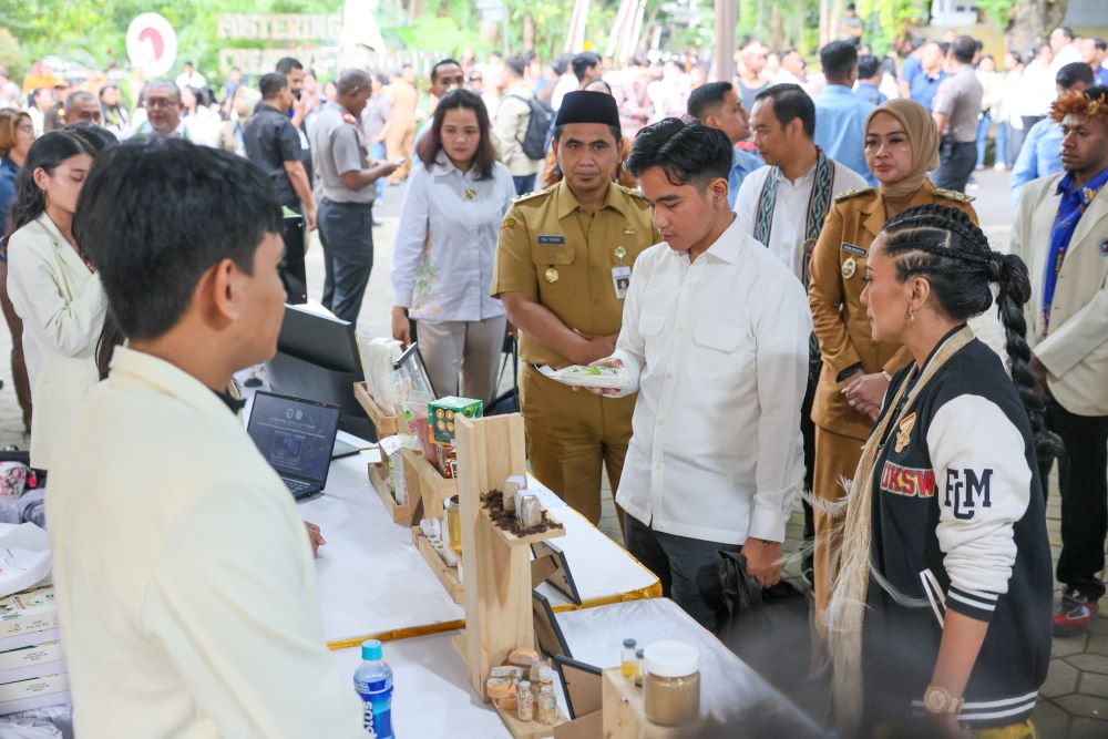 Dialog Kampus hingga Makan Siang Bersama, Gibran–Taj Yasin Dekatkan Isu Nasional ke Mahasiswa UKSW
