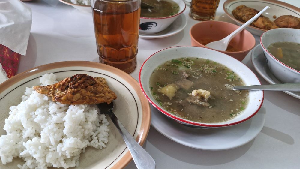 Sop Daging Rosya, Kuliner Legendaris Kebumen yang Tak Pernah Sepi Pemburu Rasa
