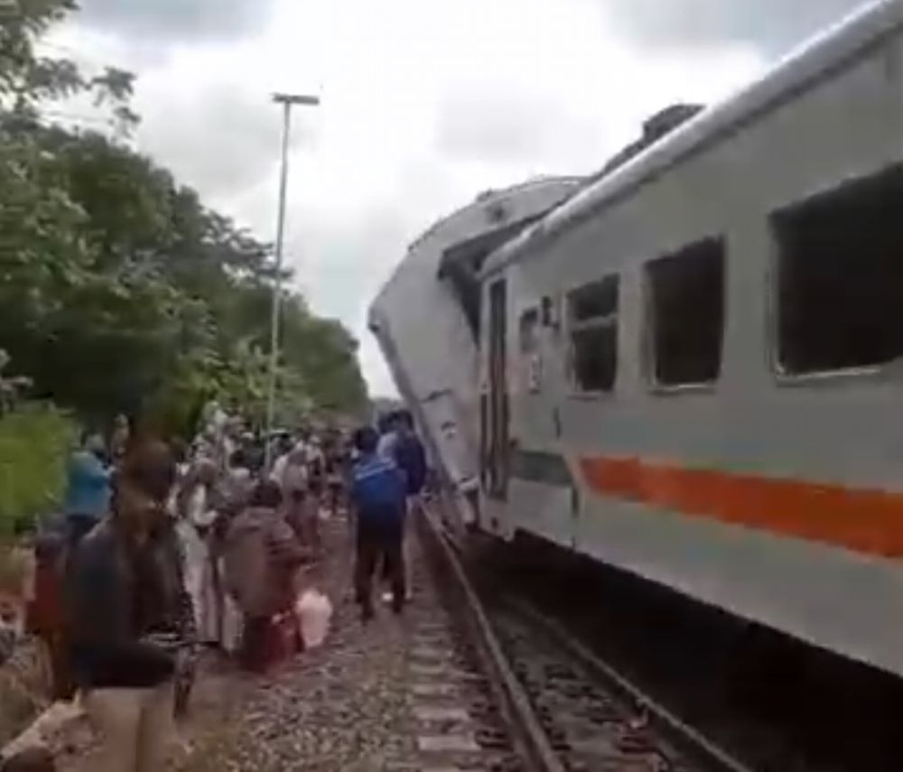 Tiga Gerbong KA Bangunkarta Anjlok di Bumiayu, Perjalanan Kereta Terganggu Total