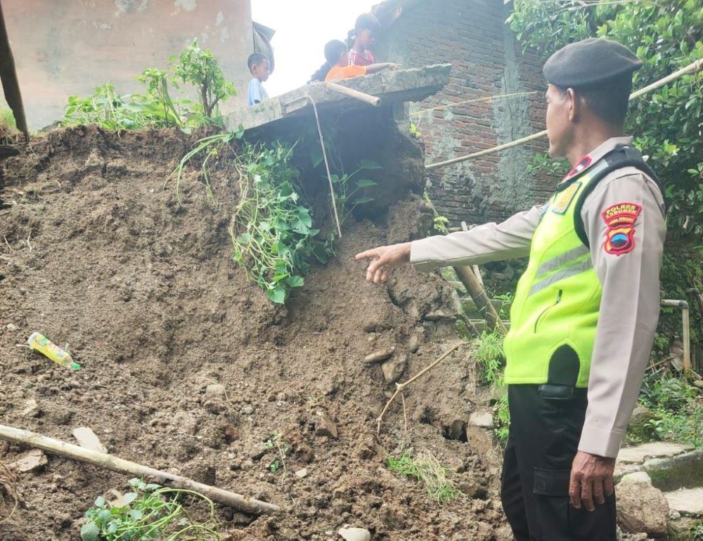 Hujan Deras Picu Longsor di Kebumen, Rumah Lansia di Seboro Rusak Parah