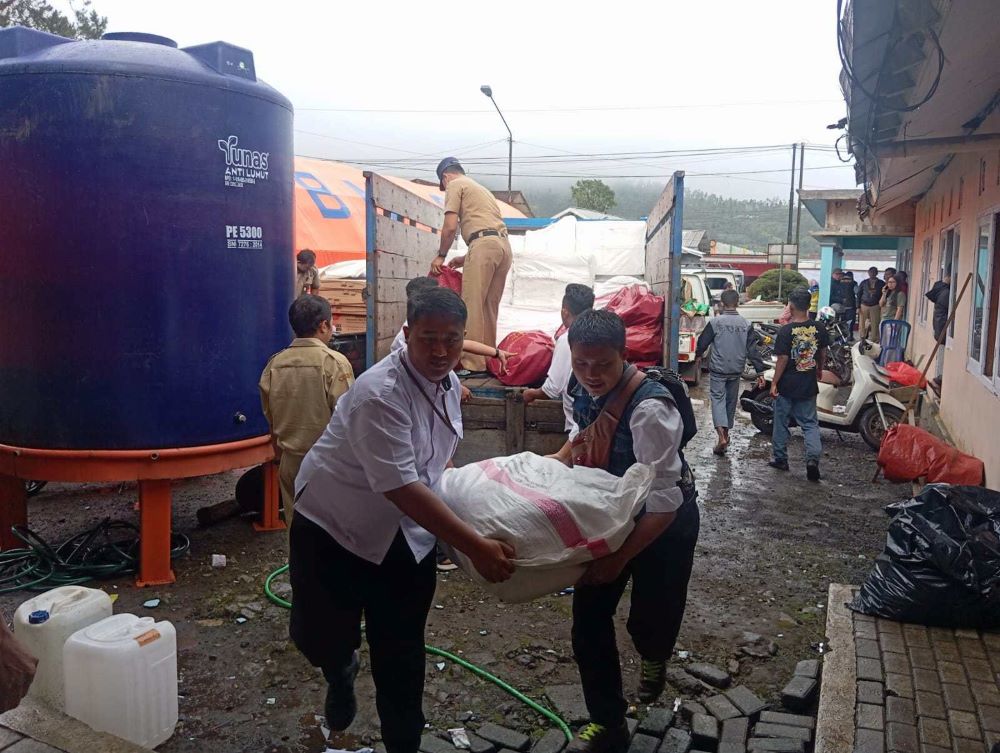 Kemensos Dirikan Dapur Umum dan Salurkan Bantuan Logistik Untuk Korban Banjir Bandang Purbalingga
