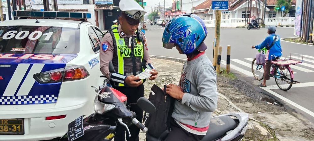 Satlantas Banyumas Sosialisasikan Keselamatan Berkendara dalam Operasi Keselamatan Candi 2026, Pelanggar Diberi Teguran