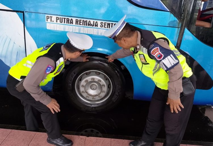 Jelang Arus Mudik Lebaran 2026, Satlantas Polresta Surakarta Gelar Rampcheck Armada Bus