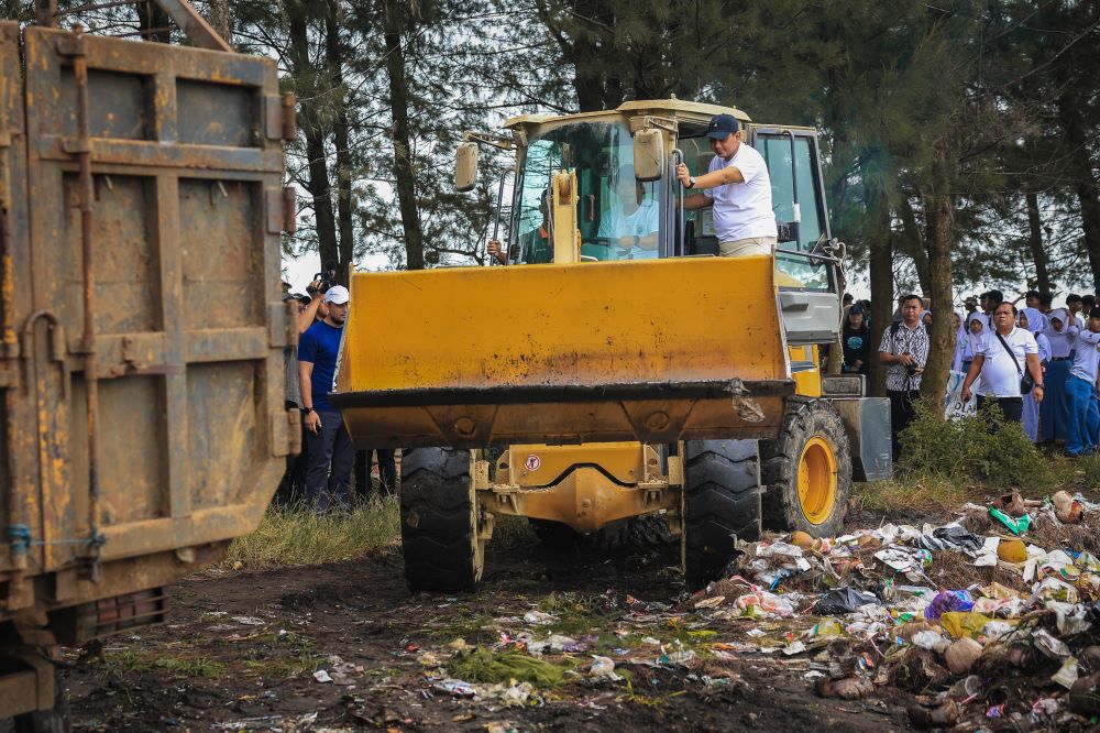Gerakan Jateng ASRI Diluncurkan di Batang, Ahmad Luthfi Ajak Warga Lawan Darurat Sampah