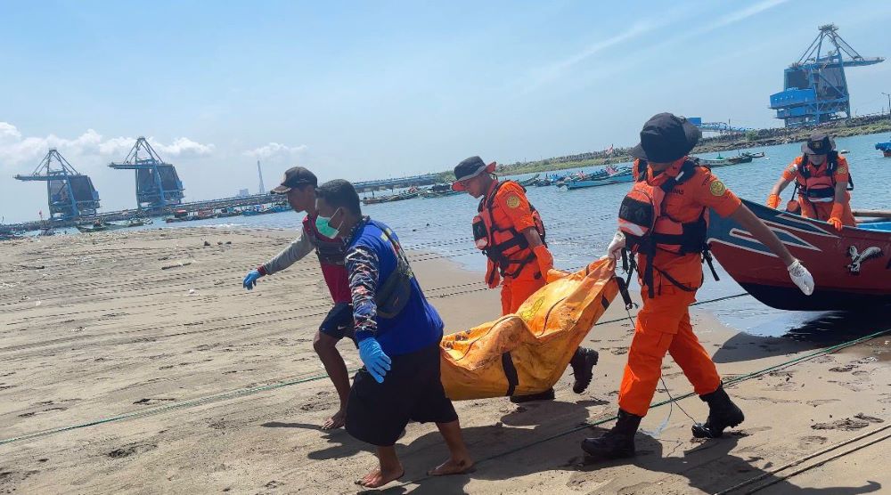 Tim SAR Evakuasi Jenazah Tanpa Identitas di Laut Cilacap