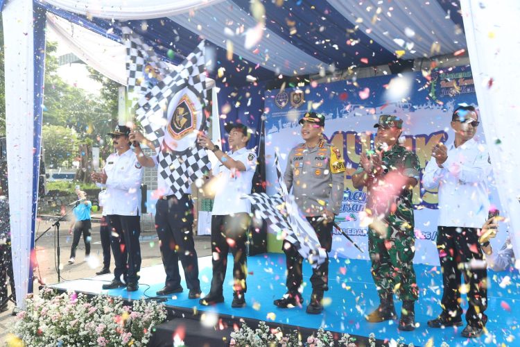 Solo Lepas 570 Pemudik Balik Gratis, Kapolresta dan Wali Kota Tekankan Keselamatan di Jalan
