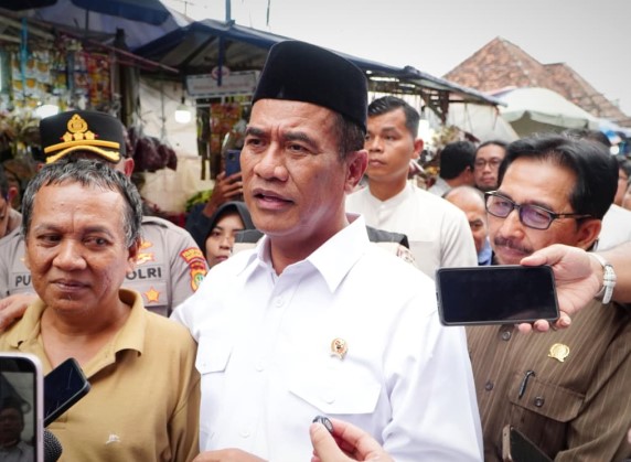 Sidak Pasar Kebayoran, Mentan Amran Tindak Dugaan Permainan Harga Jelang Ramadan