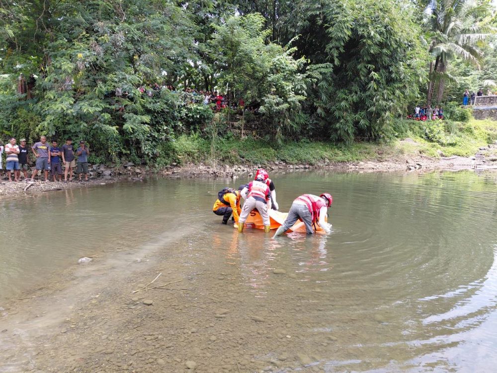 Warga Karanganyar Dikejutkan Penemuan Jenazah di Sungai, Identitas Masih Misterius