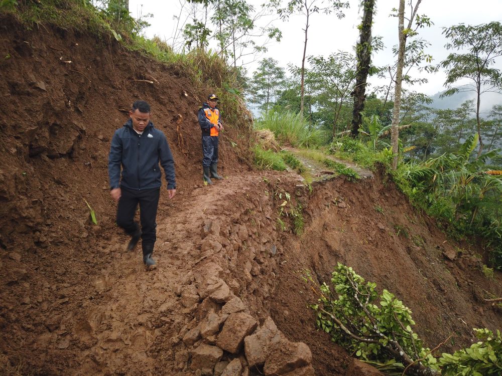 Akses Warga Terisolasi, Pemkab Purbalingga Bergerak Cepat Bangun Jembatan Darurat di Danasari