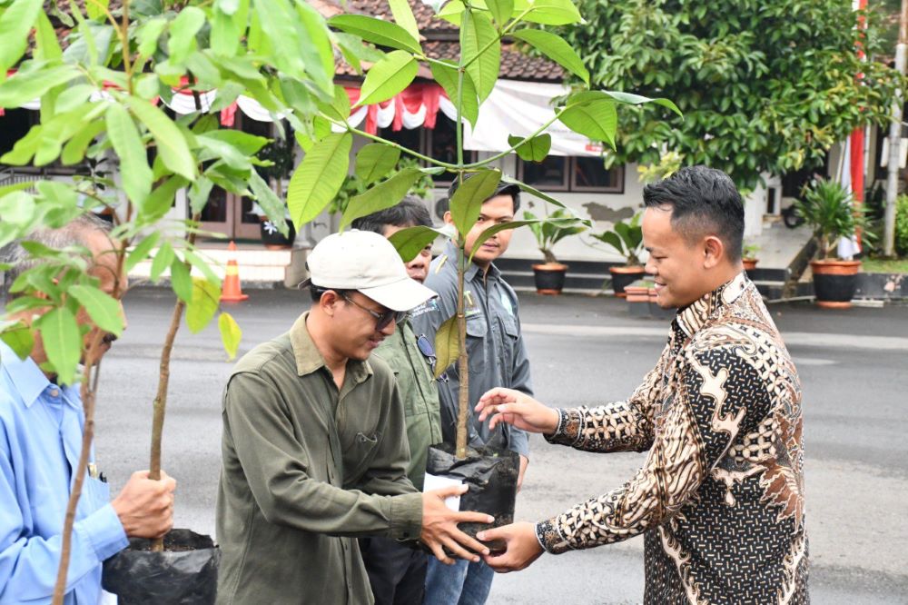 Peringati Hari Jadi ke-195, Purbalingga Tanam Harapan Lewat Ribuan Bibit Pohon