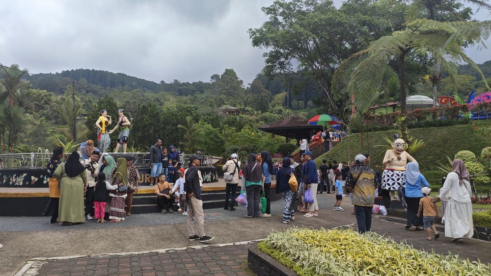 Lebaran Hari ke-2, Lebih dari 3.300 Wisatawan Padati Lokawisata Baturraden, Destinasi Favorit Liburan Keluarga