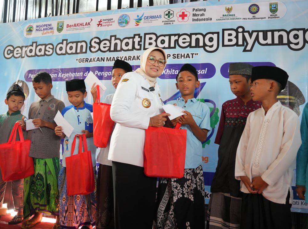 Pemkab Kebumen Gelar “Cerdas dan Sehat Bareng Biyunge” di Desa Lajer, Warga Dapat Layanan Kesehatan dan Sembako Gratis